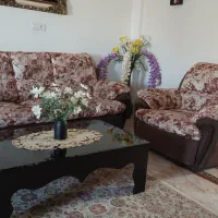 یک دست مبل راحتی ۷ نفره کاملا سالم قیمت ۱۰ تومن