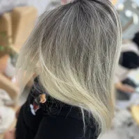 خدمات و آموزش رنگ و لایت و کراتین