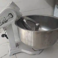 خمیرگیر.میزکار.میزکار زیر فریزر