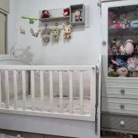 تخت و کمد نوزاد  در حد نو  شرکتی
