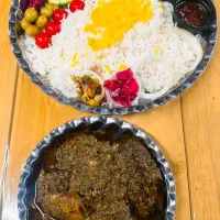 به یک اشپز ماهر در اشپزخانه بیرون بر  نیازمندیم