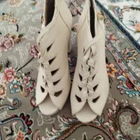 کفش درحدنو فقط یک دو بار پوشیده شده