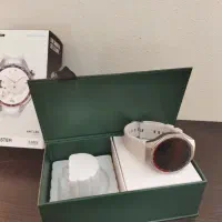 گرین لیو|ساعت|شیراز, کیان شهر|دیوار