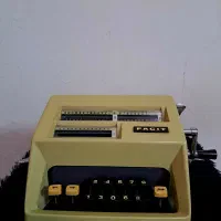 ماشین حساب مکانیکی فاسیت