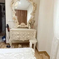 تخت خواب و میز و آینه|تخت و سرویس خواب|شاندرمن, |دیوار