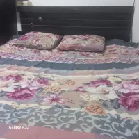 تخت خواب دونفر هایگلاس  ویک میز آرایش  کشودار