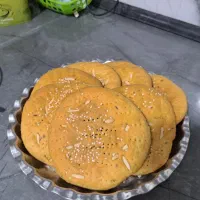 مربا.کلوچه شکری و خرمایی.کیک.چای میوه سیب و به