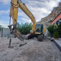 کارگر یا سرویسکار برای شاگردی بیل زنجیری