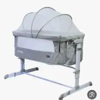 تخت کنار مادر