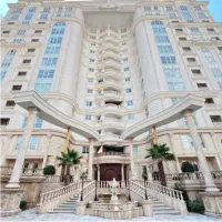 استخدام لابی من در برج مسکونی