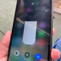 اپل iPhone XR با حافظهٔ ۱۲۸ گیگابایت