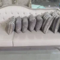 زیرکار چی اسفنج و کارگر بسته بندی مبل