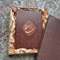 دیوان حافظ نو.لاش باز هم نشده .چرم و برگه‌ها روغنی