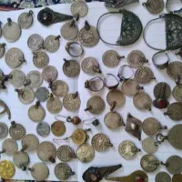 کلکسیون سکه قدیمی و گردن بند و سنگ قیمتی