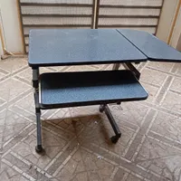 میز تحریر و کامپیوتر