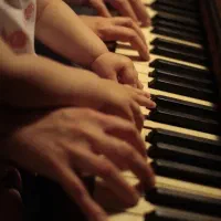 آموزش پیانو ( مدرس خانم )