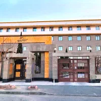 واحد ۸۰ متری وحدت بر بلوار کف پارکت رو به نما فول