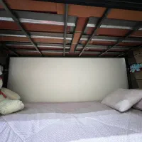 تخت خواب دو طبقه فلزی چوبی|تخت و سرویس خواب|کرج, دهقان ویلا|دیوار