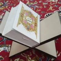 قران و فاتحه میخونم