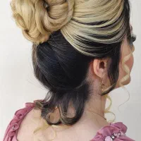 خدمات عروس میکاپ شنیون رنگ و لایت فیبروز مژه ناخن|خدمات آرایشگری و زیبایی|ملارد, |دیوار