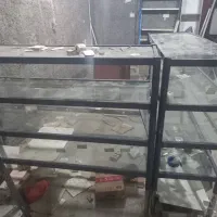 ویترین شیشه ای