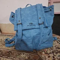 کوله پشتی نو. و شلوار لی