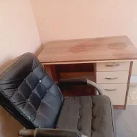 میز چوبی با سه کشو