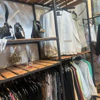 واگذاری فوری  فروشگاه پوشاک با تمام امکانات