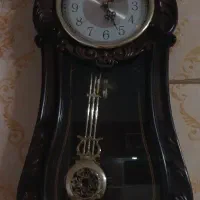 یک عدد ساعت دیواری
