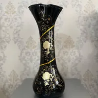 گلدون کنار سالنی