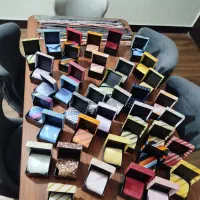 تعدادی کروات مردانه شیک با کیفیت موجود است