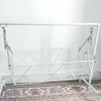 گهواره با ساعت ایستاده