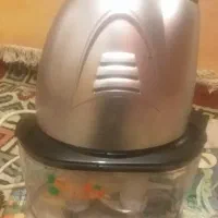 یک عدد مخلوط کن ومیکسر برقی