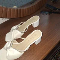 صندل درحد نو نو فقط یکبار پوشیده شده