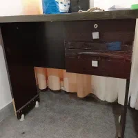 میز کامپیوتر کاملا سالم