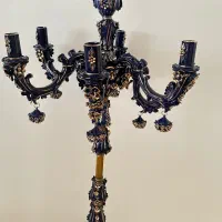 آباژور و شمعدان کنار سالنی آنتیک|چراغ خواب و آباژور|تهران, نیروی هوایی (پیروزی)|دیوار