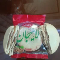دو نفر نیرو آقا و سه نفر خانم کار در تولیدی کلوچه
