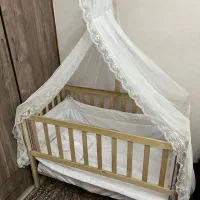 تخت کودک (چوبی)|تخت و صندلی بچه|رشت, لاکانی|دیوار