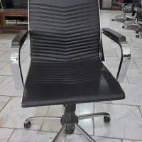 صندلی گردان کارمندی از برند لیور