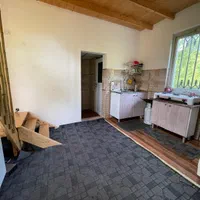 کلبه سوئدی جنگلی راشا|اجارهٔ کوتاه‌مدت ویلا و باغ|زیرآب, |دیوار