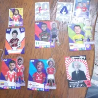 ۶تا کیمدی ۴تا مینی فیگور ۴تا بر چسب