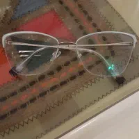 عینک طبی با فریم مدل گربه ای