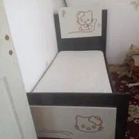 تختخواب وتشک درحده نو وشلف لوازم تحریر