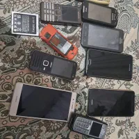 تعدادی گوشی خراب و سالم