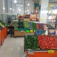 کارگر میوه فروشی