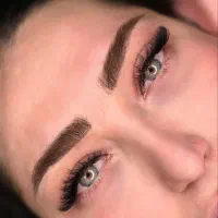 آموزش و خدمات تخصصی مژه و ناخن  با کمترین هزینه