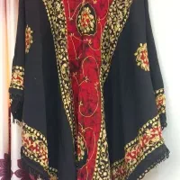 تعدادی شومیز و مانتو کاملانو پوشیده نشده