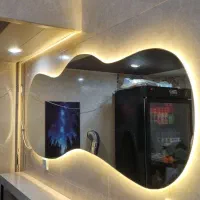 آینه دفرمه افقی