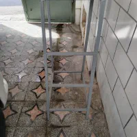 چهار پایه آهنی با قوطی 2