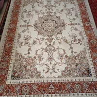 فرش ماشینی زیبا/کاملا نو/۴ متری